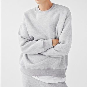 Premium quality oversized grey sweatshirt.